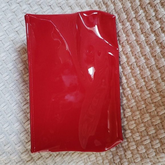 Yves Saint Laurent Beauté - Picture 2 of 6